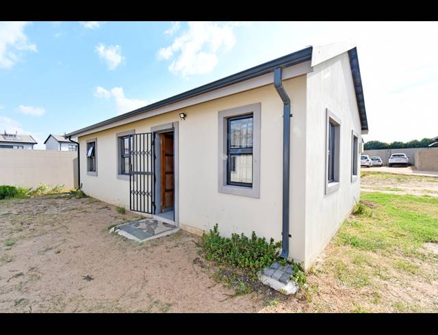 3 BEDROOM HOUSE FOR SALE IN COSMO CITY